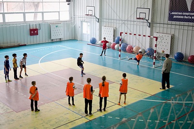 В сельских школах обновлены спортзалы
