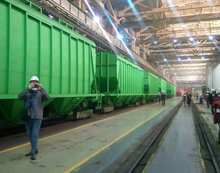 Сегодня делегация журналистов Ленинградской области посетила Тихвинский вагоностроительный завод.