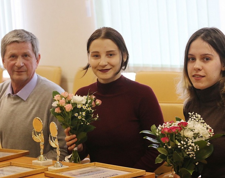 В Подпорожской администрации 20 апреля подвели итоги спортивной жизни района и наградили тренеров и их воспитанников.