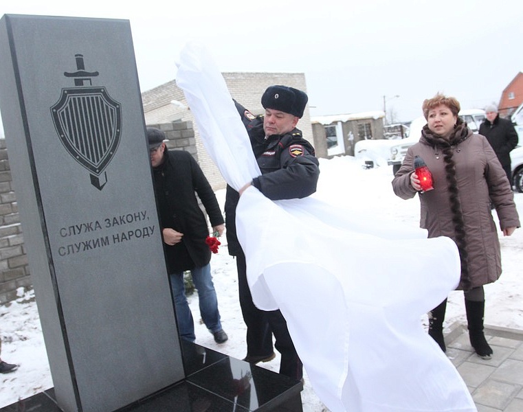 Открытие памятника сотрудникам районной полиции