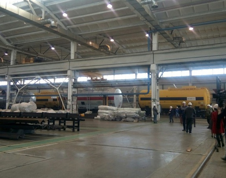 Сегодня делегация журналистов Ленинградской области посетила Тихвинский вагоностроительный завод.