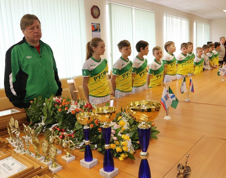 В Подпорожской администрации 20 апреля подвели итоги спортивной жизни района и наградили тренеров и их воспитанников.